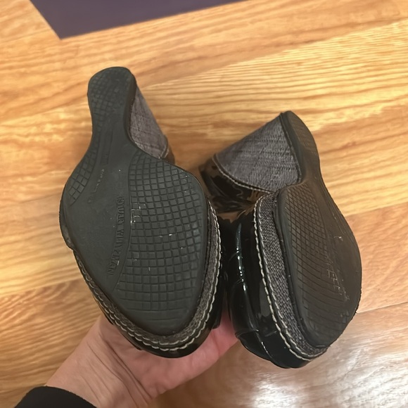 Stuart Weitzman Black Patent Capexcise Wedge in 7 - Picture 3 of 7